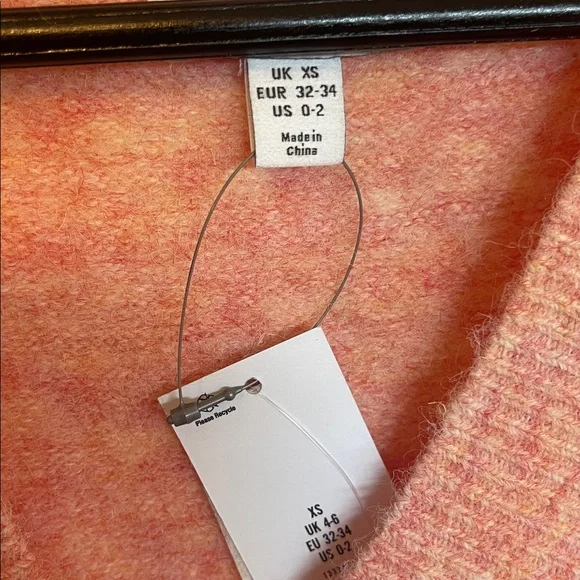 NWT Topshop Blush Knit V-Neck Vest in Pink - Picture 10 of 11